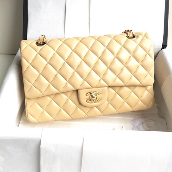 Borsa A Tracolla Classica Chanel Con Patta In Pelle Di Agnello Beige A1112