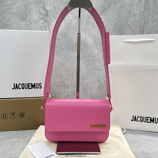 Borsa A Tracolla Jacquemus Le Carinu Con Placca Logo Rosa J2038