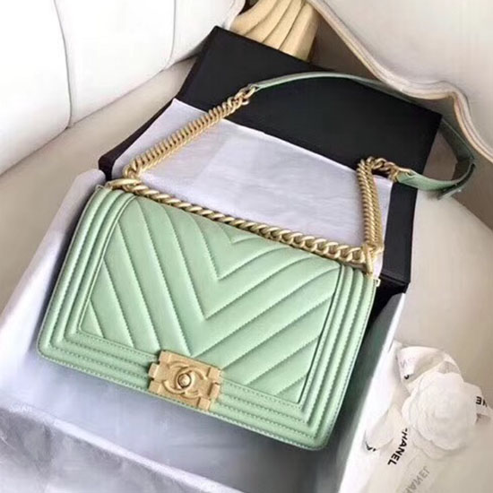 Borsa Chanel Media Per Ragazzo Chevron In Pelle Di Agnello Verde Chiaro A67086