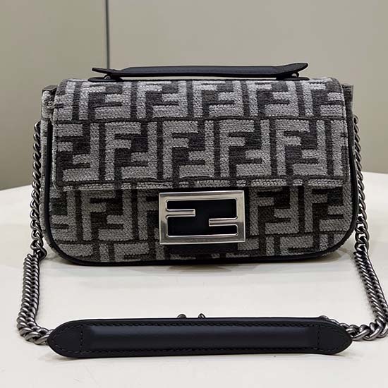 Borsa Fendi Baguette Midi Con Catena In Tessuto Tapestry Nera F8533