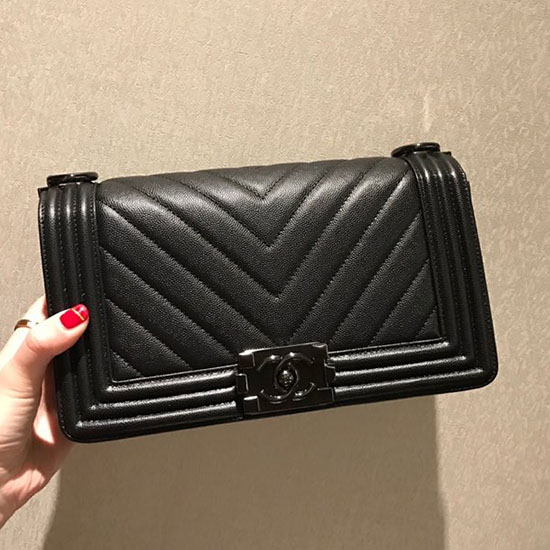 Borsa Media Chanel In Pelle Di Vitello A Grana Chevron Nera A67086