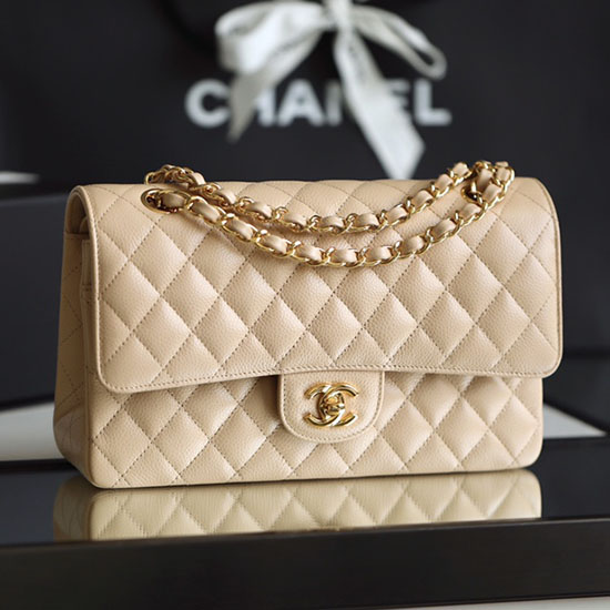 Borsa Media Classica Chanel Con Patta In Pelle Caviale Beige Con Oro A01112