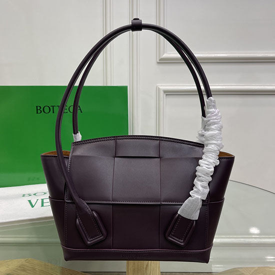 Bottega Veneta Borsa Arco 33 Piccola In Pelle Liscia Bordeaux Scuro B1007