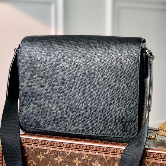 Louis Vuitton Distretto Pm Nero M30861