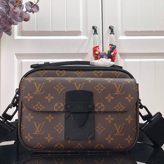 Louis Vuitton Lucchetto Messenger Nero M45806