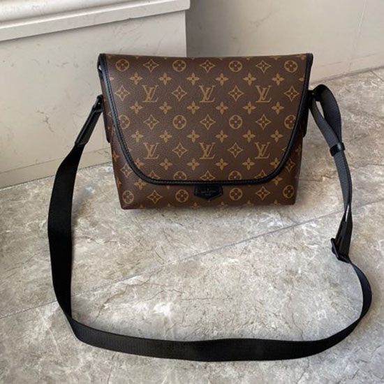 Louis Vuitton Messenger Magnetico M45557