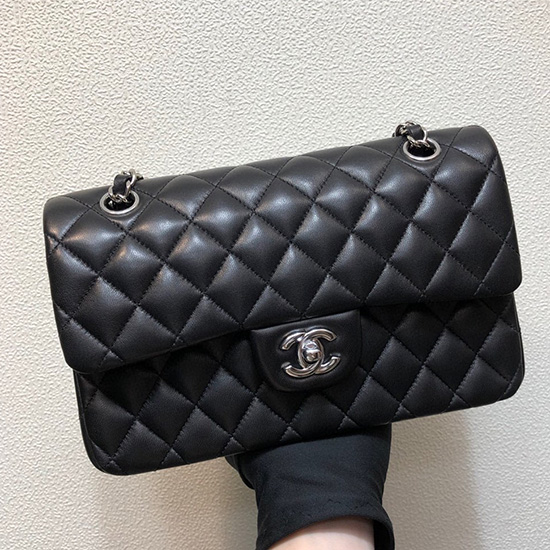 Piccola Borsa Classica Chanel Con Patta In Pelle Di Agnello Nera A01117