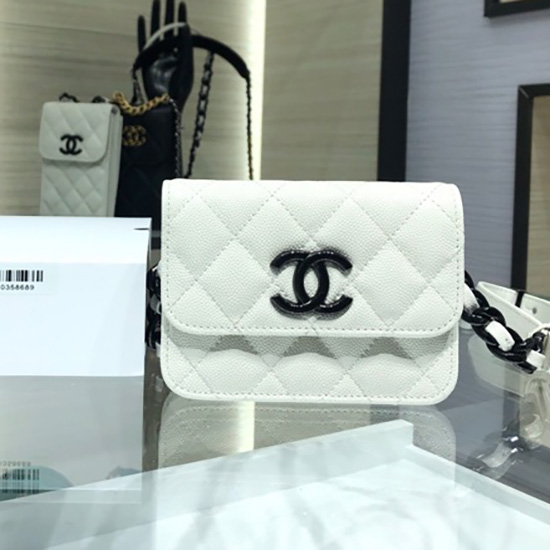 Portacarte Chanel Con Patta Per Cintura In Pelle Di Vitello Granulata Bianco Ap1955