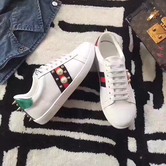 Sneaker Bassa Gucci Ace In Pelle Con Borchie Bianca 431887