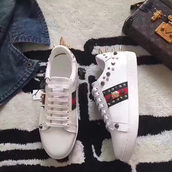 Sneaker Bassa Gucci Ace In Pelle Con Borchie Bianca 431908