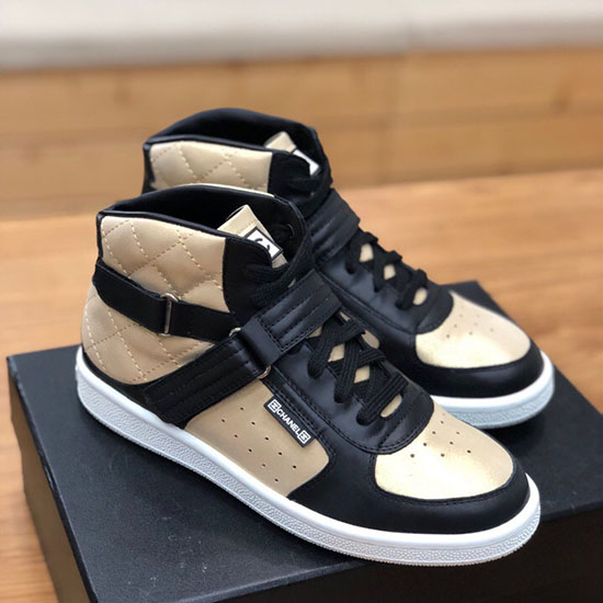 Sneaker Chanel In Pelle Di Vitello Nera E Oro C10051