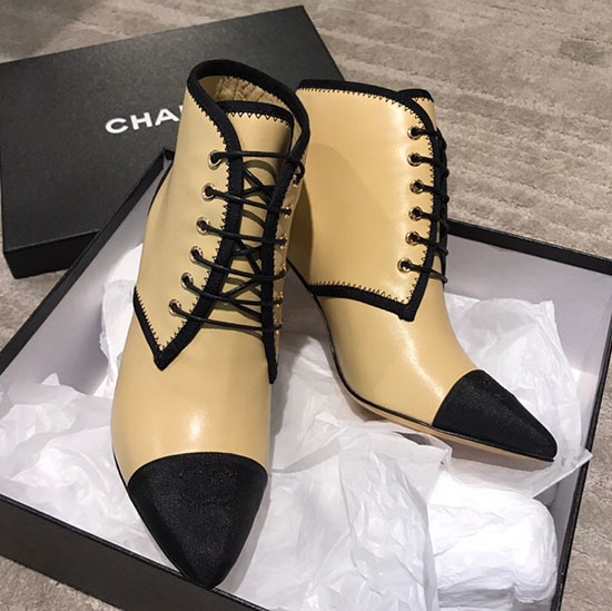 Stivaletti Chanel In Pelle Di Vitello Liscia Beige Cs19103