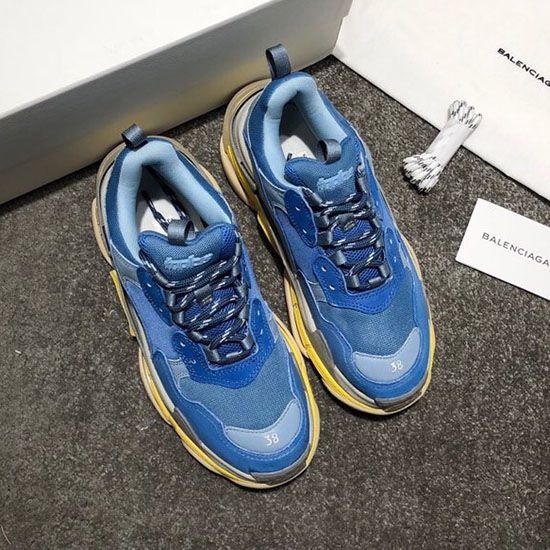 حذاء رياضي Balenciaga Triple S B811061E