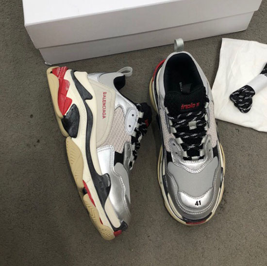 حذاء رياضي Balenciaga Triple S B811061J