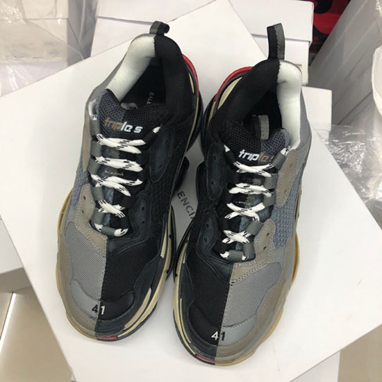 حذاء رياضي Balenciaga Triple S B811062E