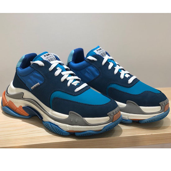 حذاء رياضي Balenciaga Triple S B811063F