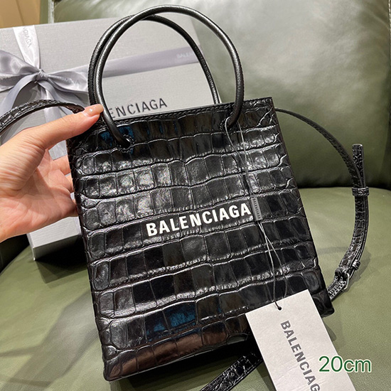 حقيبة تسوق Balenciaga من الجلد بتأثير جلد التمساح مقاس XXS باللون الأسود 572411