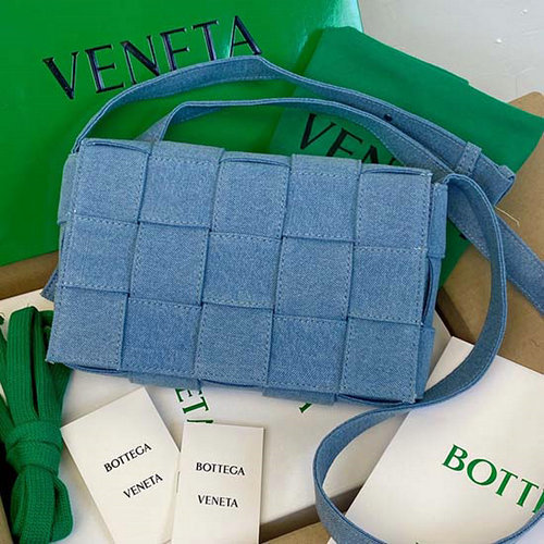 Bottega Veneta Cassette дънкова чанта през рамо B578004