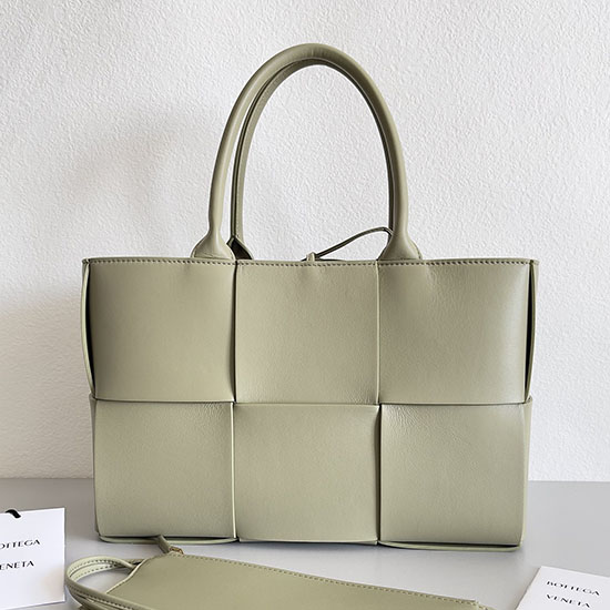 Bottega Veneta малка чанта Arco Tote Travertine B652867