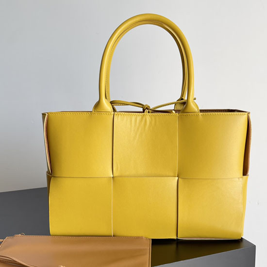 Bottega Veneta малка чанта Arco Tote жълта B652867