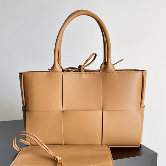 Bottega Veneta малка чанта Arco Tote кафява B652867