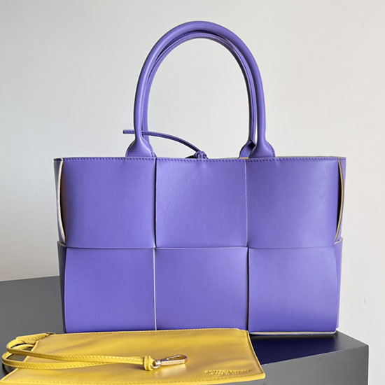 Bottega Veneta малка чанта Arco Tote синя B652867