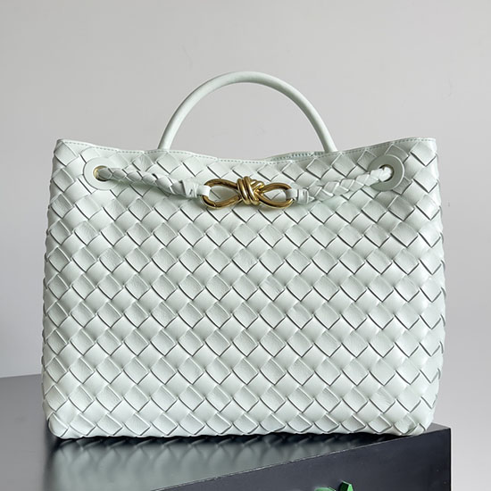 Bottega Veneta средна чанта Andiamo Tote светло синя B743572