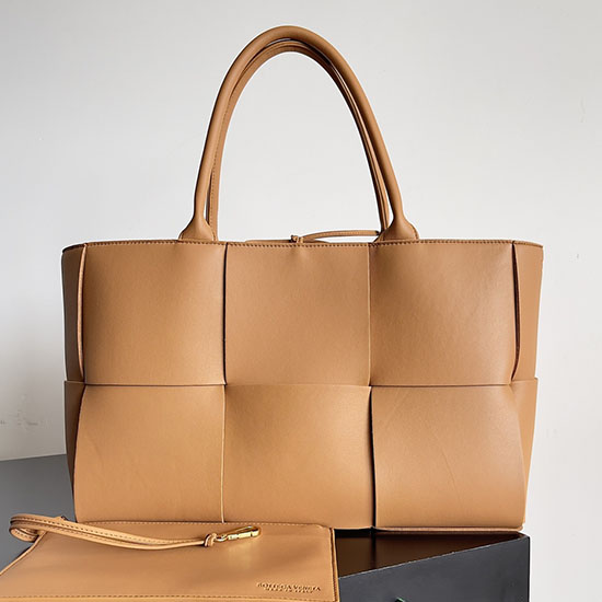 Bottega Veneta средна чанта Arco Tote кафява B609175