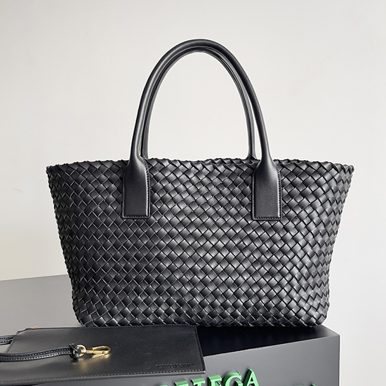 Bottega Veneta средно голям кабат черен B608810