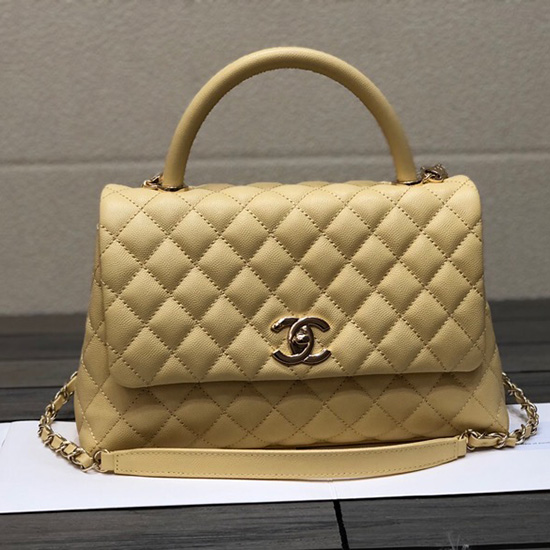 Chanel чанта с капак и горна дръжка жълта A92991