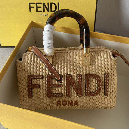 Fendi между другото мини чанта C067