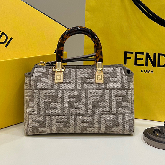 Fendi между другото мини чанта бежова F8570