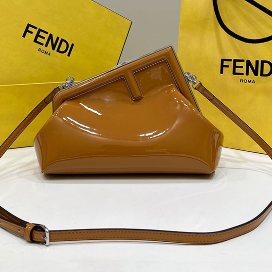 Fendi първа миди лачена чанта кафява F80129