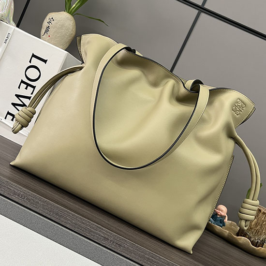 Loewe голям фламенко клъч глина зелен L62350