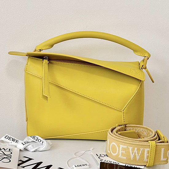 Loewe малка кожена чанта с пъзел жълта L02231