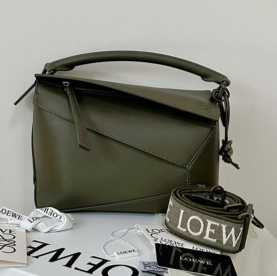 Loewe малка кожена чанта с пъзел зелена L02231