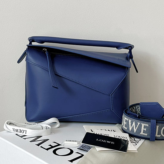 Loewe малка кожена чанта с пъзел синя L02231