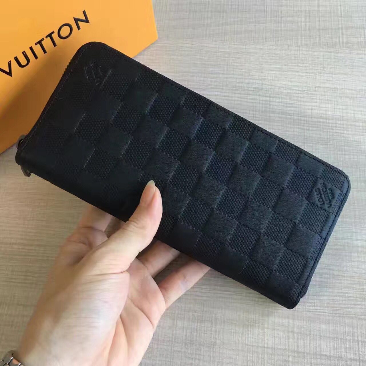 Louis Vuitton Damier Infini кожен портфейл с цип вертикален оникс N63548