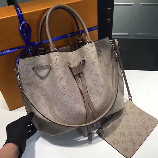 Louis Vuitton Mahina кожа Girolata Galet M54401