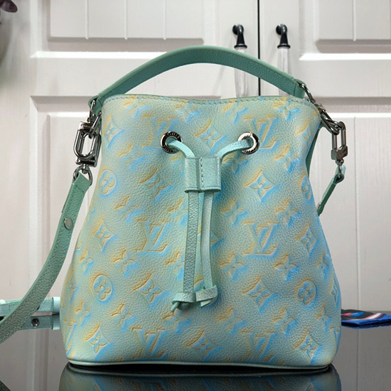 Louis Vuitton Neonoe Bb зелено M46173