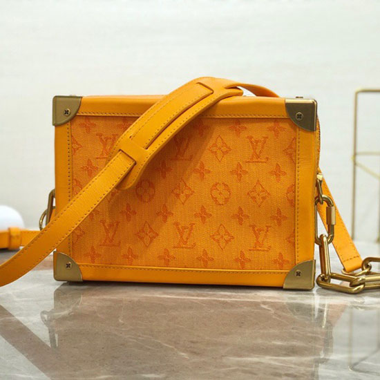 Louis Vuitton деним мек багажник жълт M44723