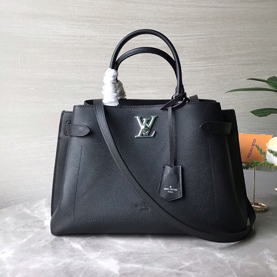 Louis Vuitton зърнеста телешка кожа Lockme Day Noir M53645