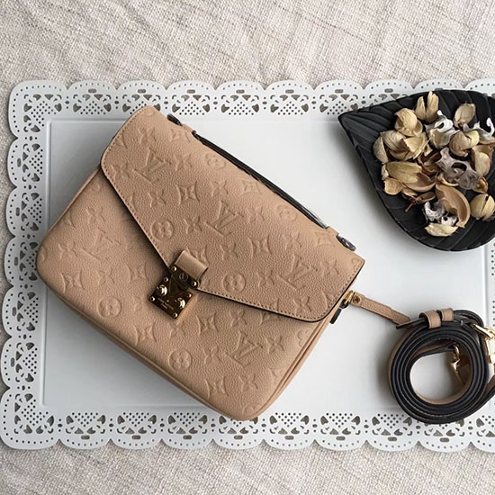 Louis Vuitton монограм Empreinte Pochette Metis бежово M44072