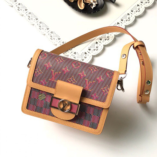 Louis Vuitton щампована телешка кожа Mini Dauphine розово M55454