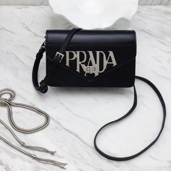 Prada кожена чанта през рамо черна 1bd101