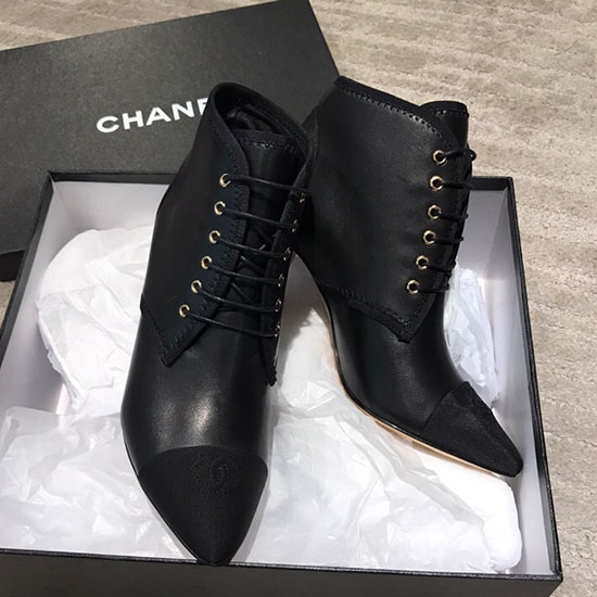 Боти до глезена от гладка телешка кожа на Chanel черни Cs19103