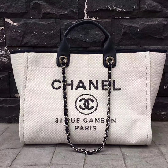 Голяма пазарска чанта Chanel от бяло платно Deauville A68046