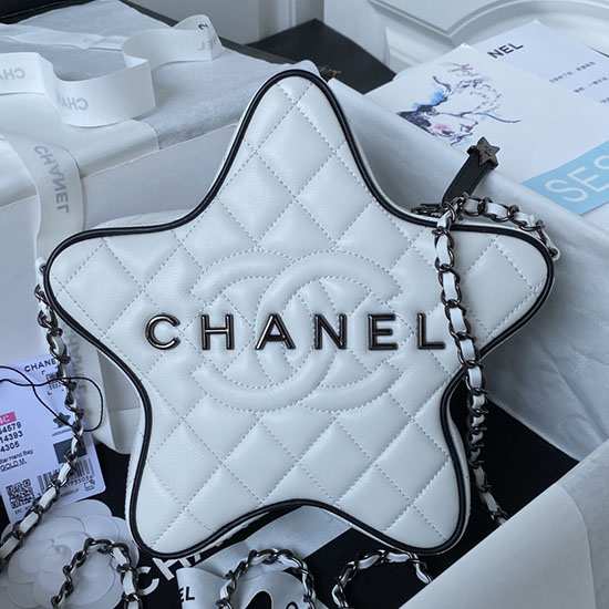 Дамска чанта със звезда на Chanel бяла с черен хардуер As4579