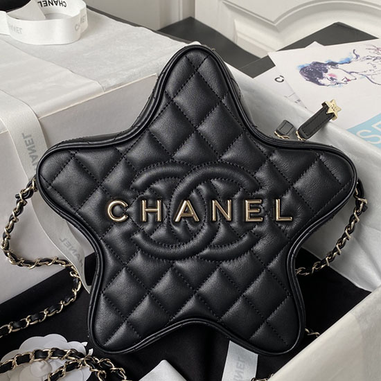 Дамска чанта със звезда на Chanel черна със златист хардуер As4579