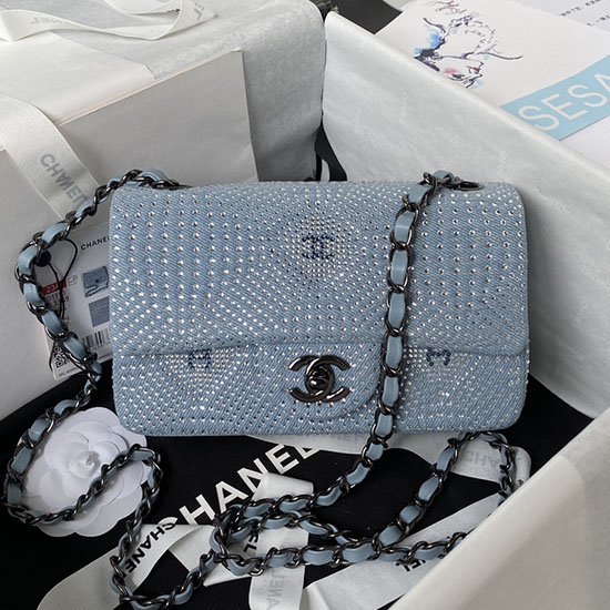 Класическа малка синя дамска чанта с кристални шипове на Chanel A0116